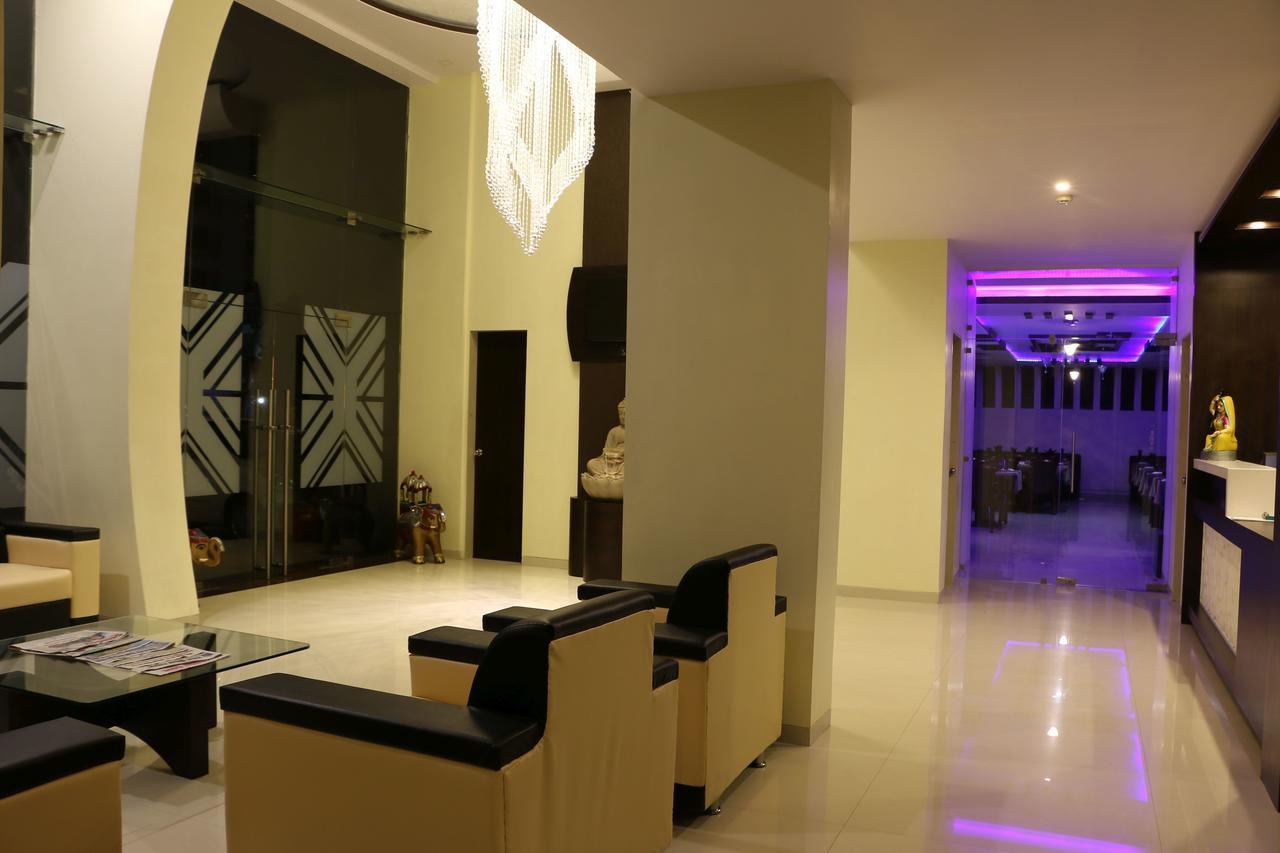 Hotel Reevanta Daman Exteriör bild